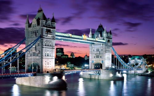 Tower-Bridge-in-England.jpg