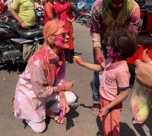 image-HOLI4.jpg