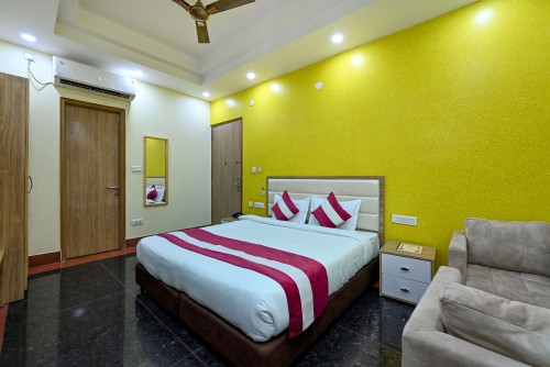 SKS Grand Palace Luxury Hotel Stay in Vrindavan Mathura. Our Hotel offer comfortable rooms stay which make your visit to Vrindavan an unforgettable experience.