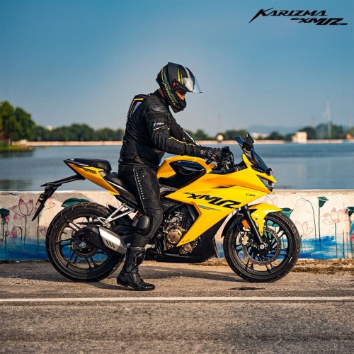 Defy-limits-and-pursue-the-endless-skylineKarizmaXMR-HeroMotoCorp.jpg