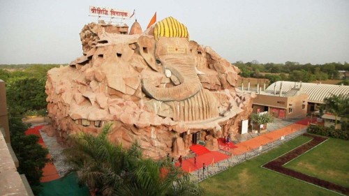The-spire-of-Mahemdavads-Siddhi-Vinayaka-temple-will-be-covered-with-gold-the-board-of-trustees-has-decided.---------.jpg