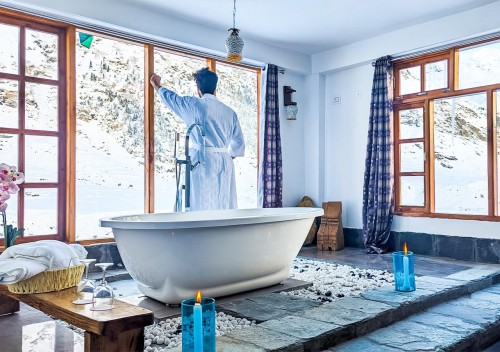 Luxury-Hotel-and-Hostel-in-Manali-Moustache-Escapes.jpg