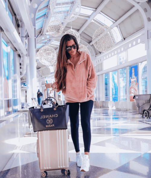 airport-outfit-color-2728.png