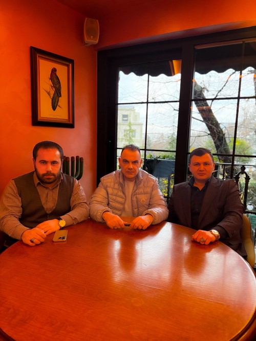 ibrahimmuratgunduz-friends.jpg