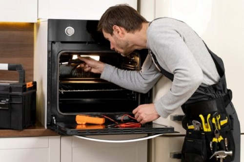 Signs-That-You-Need-a-Specialist-in-Oven-Repair.jpg