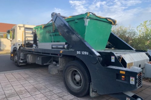 2-Skip-Bin-Hire-Dandenong.jpg