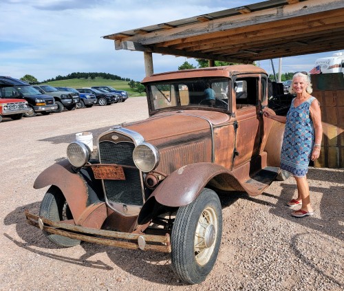 Auto-Antique-Pose.jpg